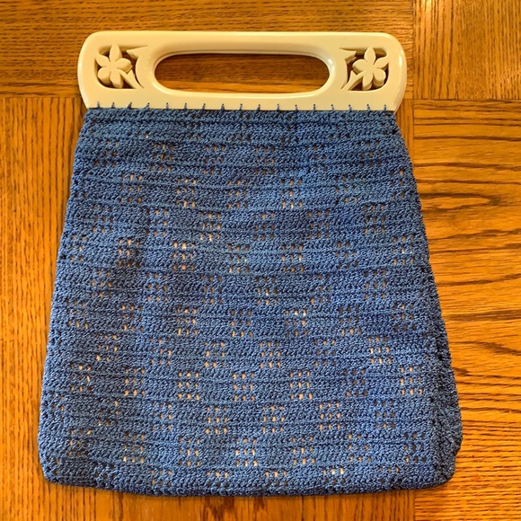 Vintage Cotton Crochet Bag Plastic Floral Handles - Picture 1 of 7